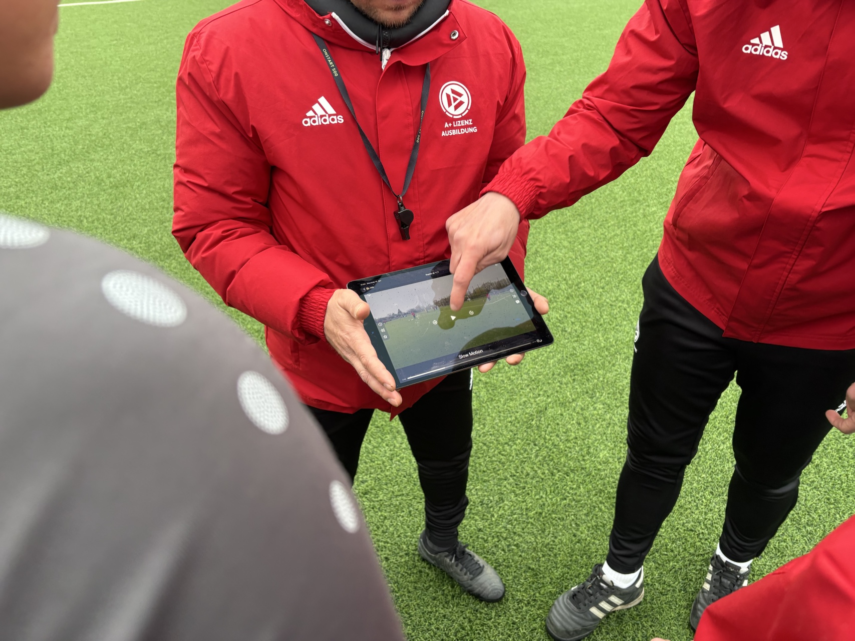 Video analysis during a DFB A-license coaching course on the football pitch